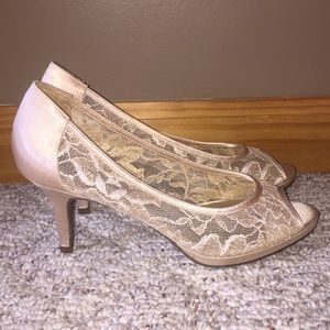 Kelly & Katie lace peep toe heel